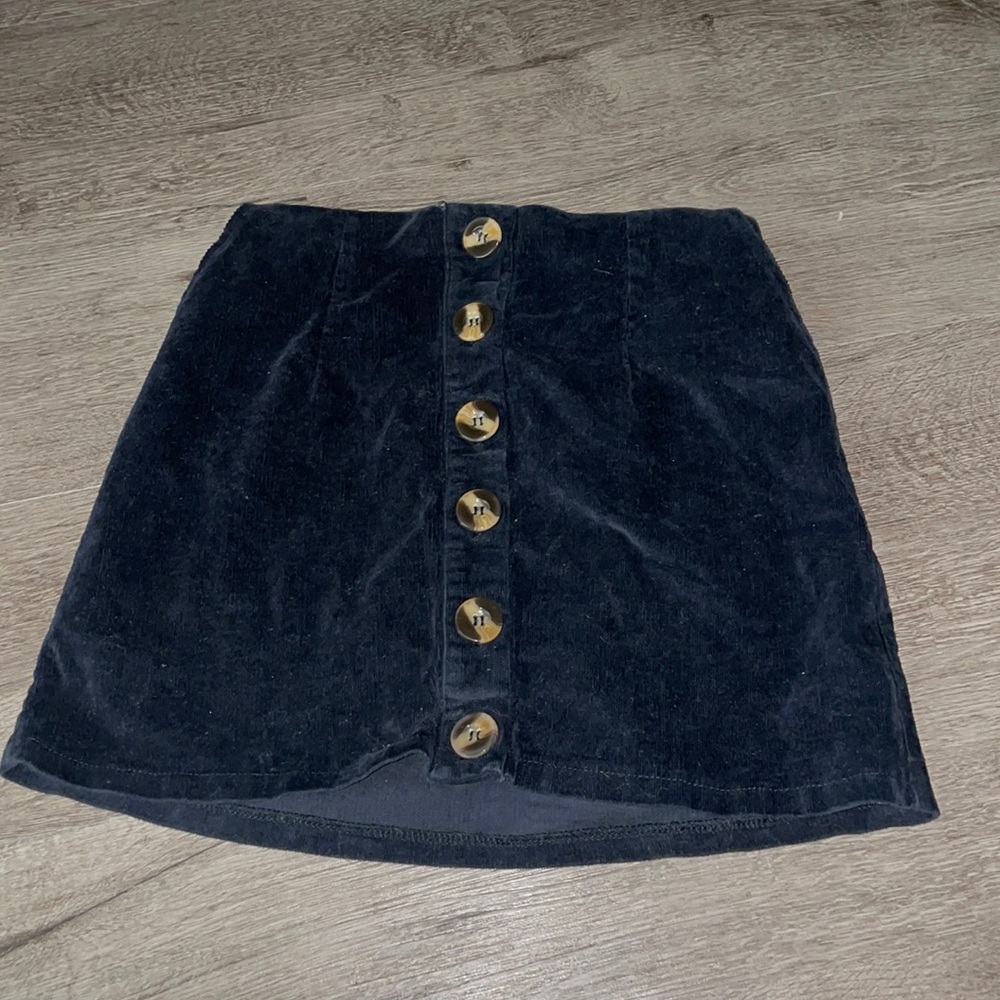 mini black skirt